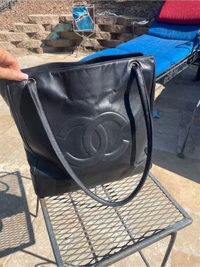 CHANEL Black Leather CC-Logo Shopping Tote